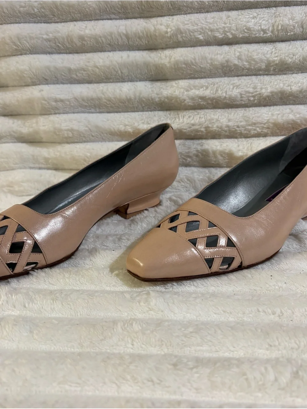 Vintage Phyllis Poland Blush Pink Pointed Toe Flats with Lattice Detail 8.5